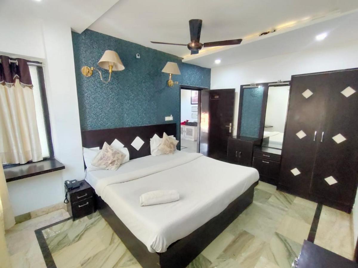 Hotel Laxman Resort By The Golden Taj Group &Hotels Агра Екстериор снимка
