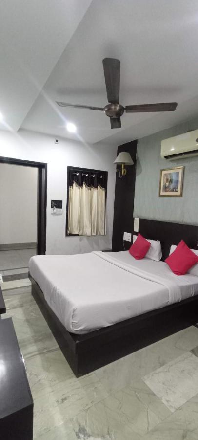 Hotel Laxman Resort By The Golden Taj Group &Hotels Агра Екстериор снимка